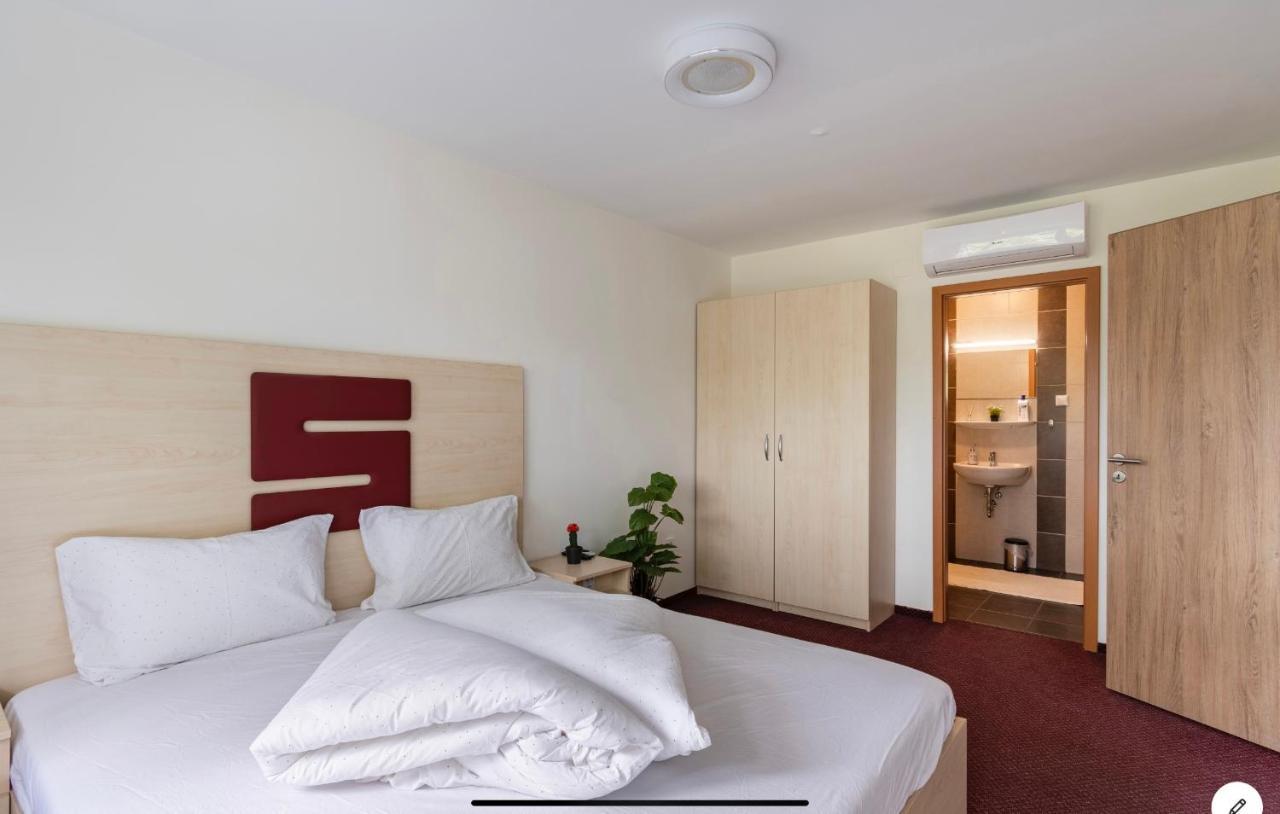 Sinus Premium Aparthotel Шиофок Экстерьер фото